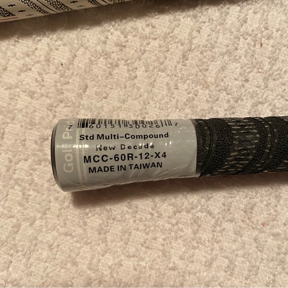 Golf Pride New Decade MCC-60R-12-X4 Golf Club Grip Black-Grey Color - Picture 2 of 2